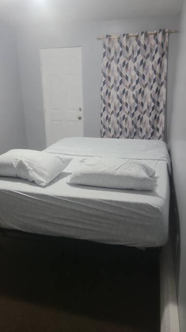 Room In A Beach House With King Size Bed In A Landlord Hosted Three Bedroom Apartment นิวยอร์ก ภายนอก รูปภาพ
